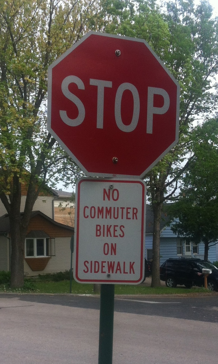 “No commuter bikes on sidewalk”